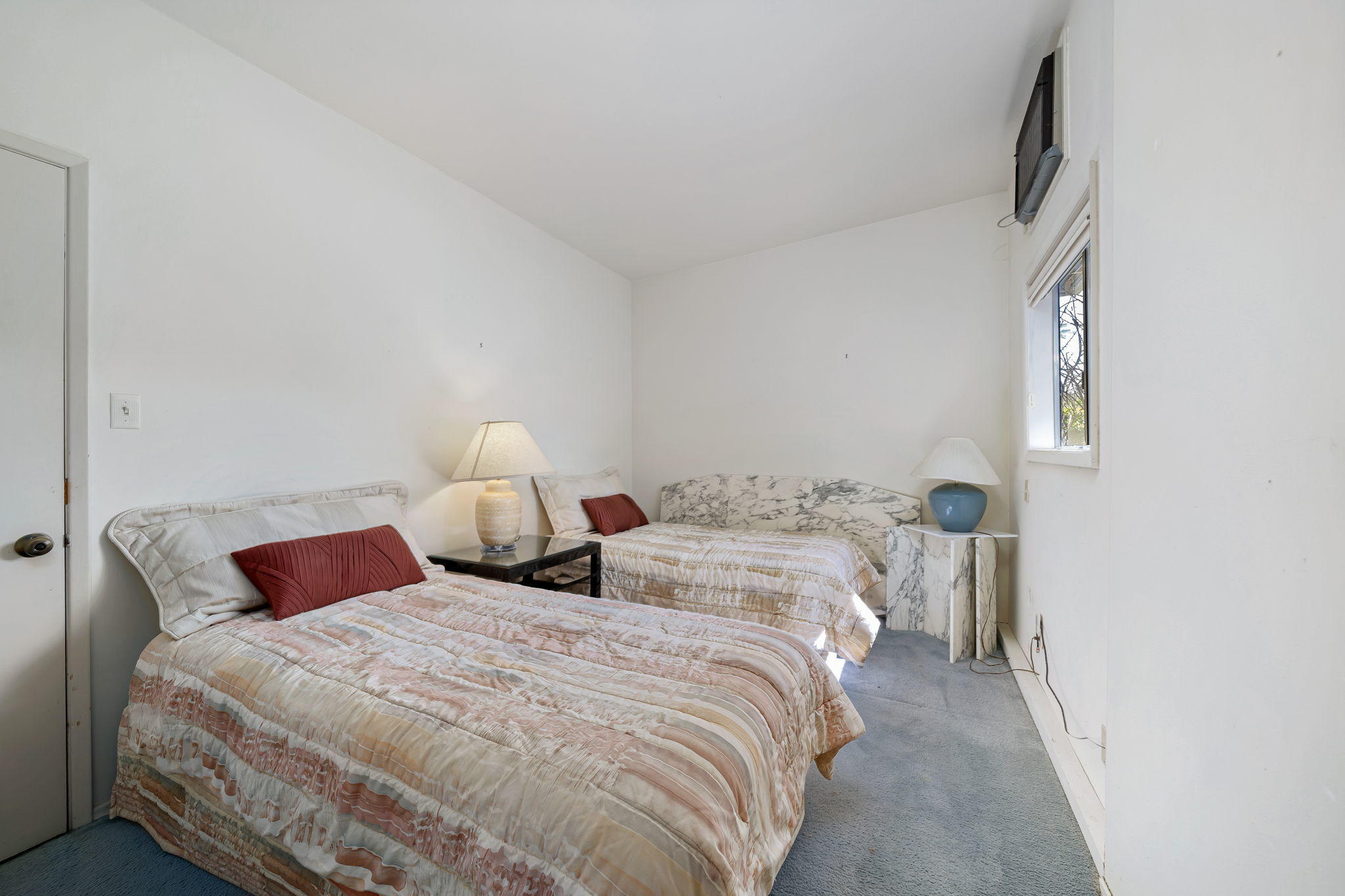 70418 Tamarisk Lane Rancho Mirage, CA 92270 - Photo 36 of 41 a bedroom with two bed and a lamp