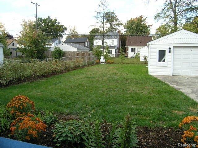 1576 Hampton Road Grosse Pointe, MI 48236 - Photo 14 of 17 Backyard