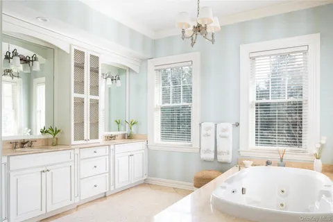 $8,250,000 | 3745 Nassau Point Road, Cutchogue, NY 11935