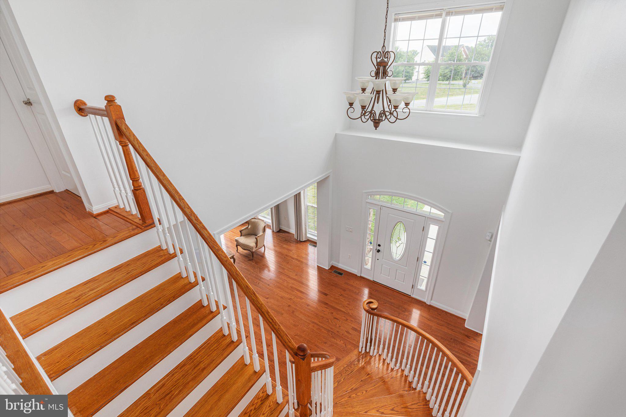38786 Rambling Farm Drive Hamilton, VA 20158 - Photo 31 of 97 Upstairs view to foyer
