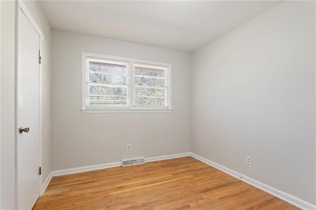 419 East 13th Street Rome, GA 30161 - Photo 12 of 27 an empty room with a window