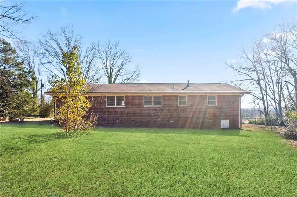 419 East 13th Street Rome, GA 30161 - Photo 4 of 27 a view of a yard in front of a house with large tree