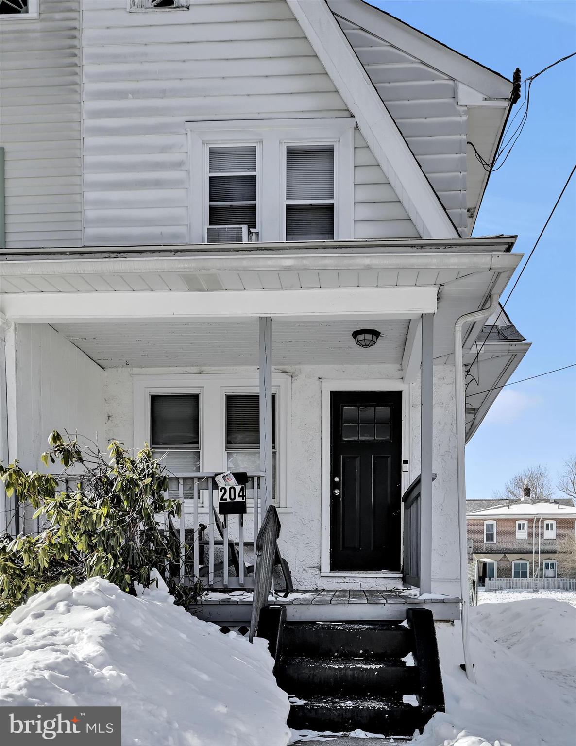 204 East Avon Road Brookhaven, PA 19015 - Photo 1 of 26 a living room with furniture