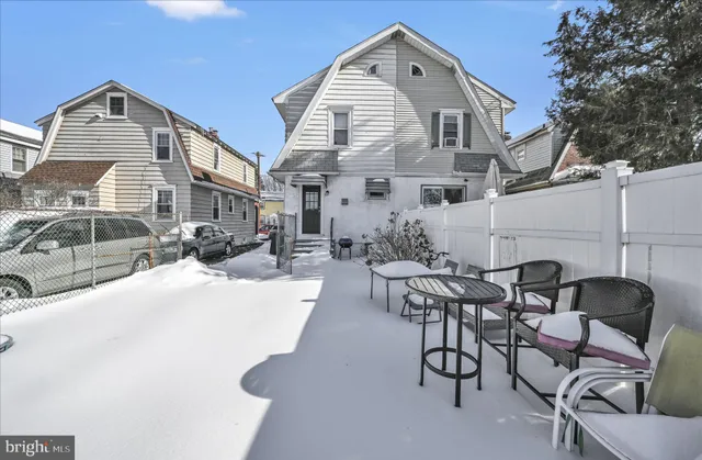 $225,000 | 204 East Avon Road, Brookhaven, PA 19015