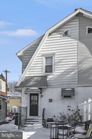 $225,000 | 204 East Avon Road, Brookhaven, PA 19015