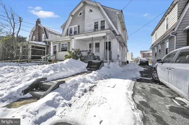 $225,000 | 204 East Avon Road, Brookhaven, PA 19015