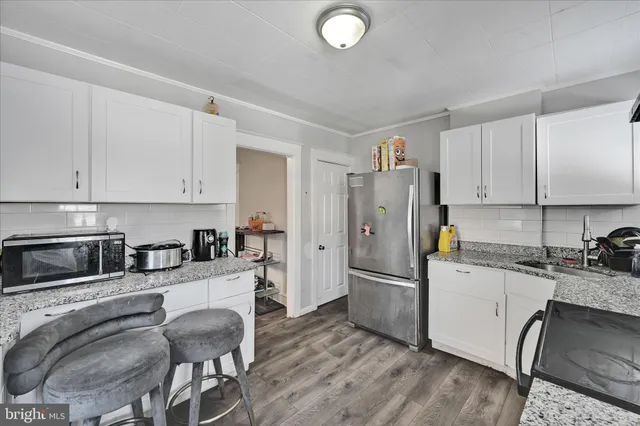 $225,000 | 204 East Avon Road, Brookhaven, PA 19015