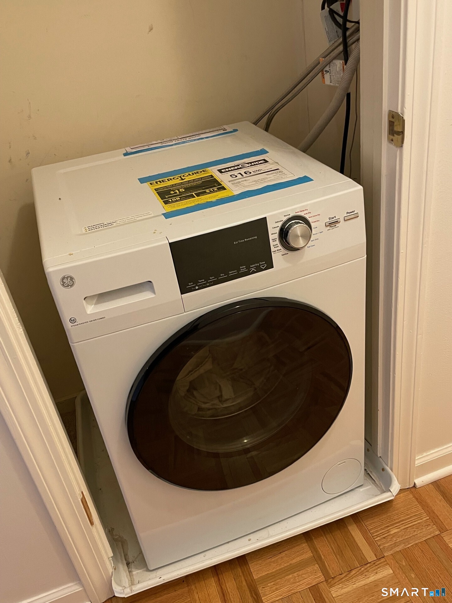 1 Concorde Way, Unit B4 Windsor Locks, CT 06096 - Photo 11 of 40 a utility room with dryer and washer