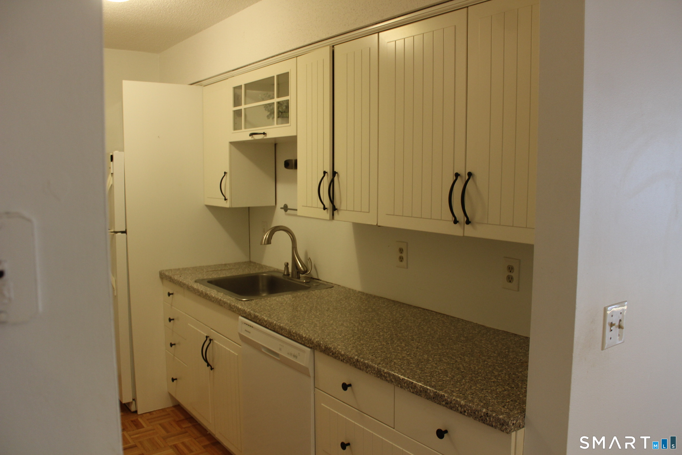 1 Concorde Way, Unit B4 Windsor Locks, CT 06096 - Photo 12 of 40 a bathroom with a sink and mirror