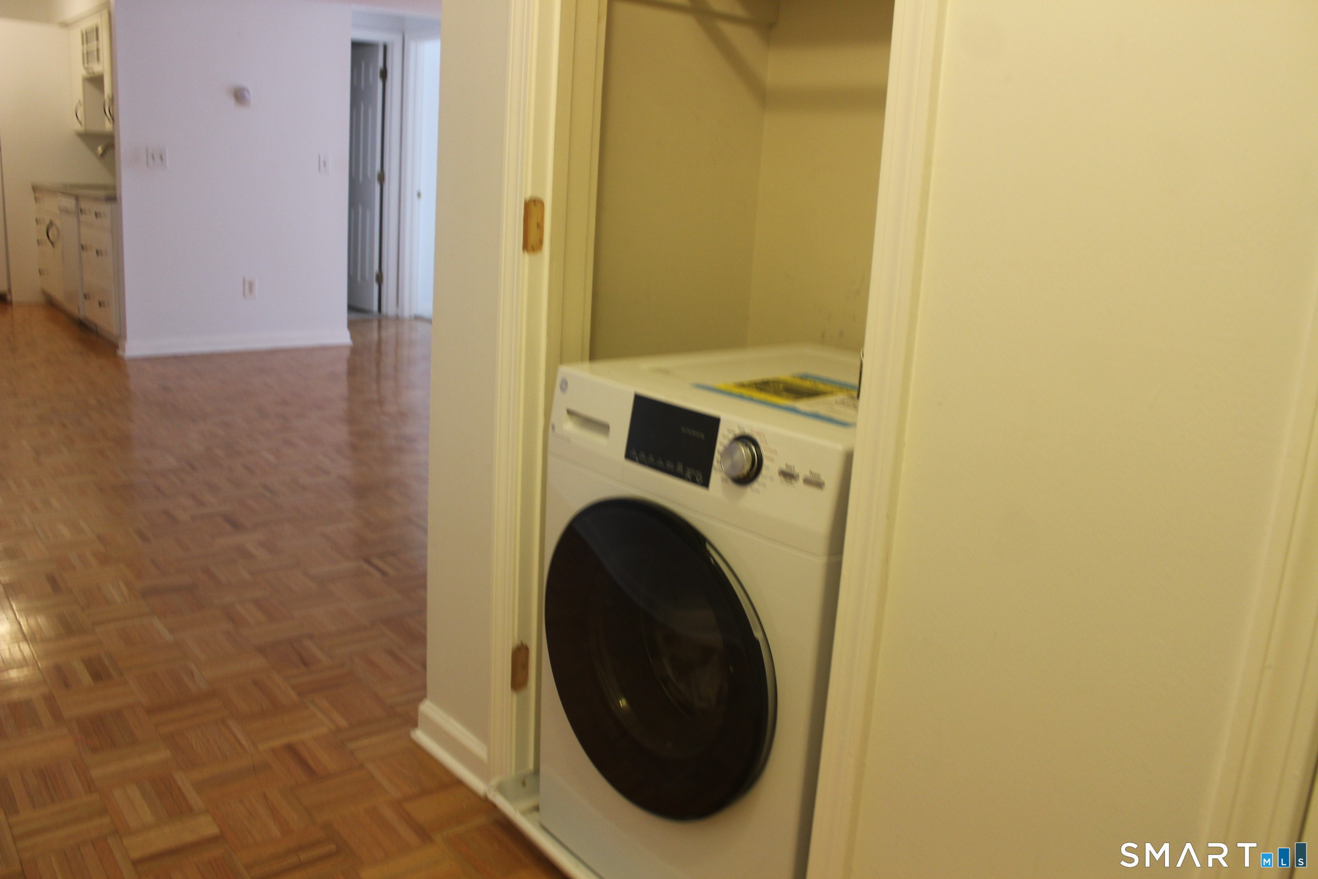 1 Concorde Way, Unit B4 Windsor Locks, CT 06096 - Photo 24 of 40 a utility room with dryer and washer