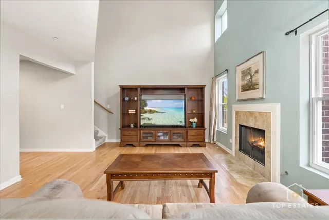 $360,000 | 1631 Pauline Circle, Mundelein, IL 60060