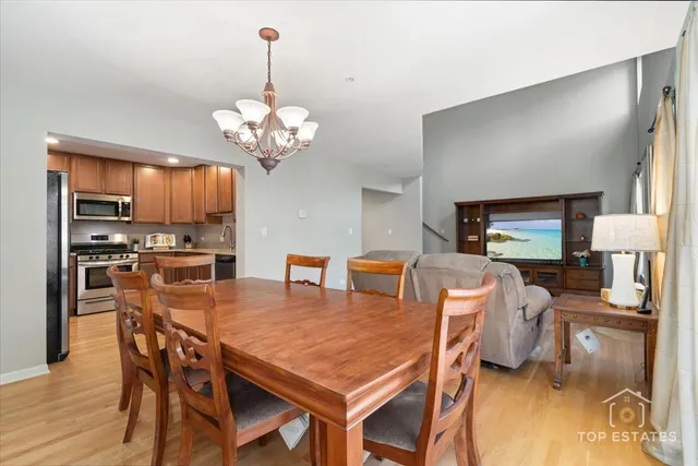 $360,000 | 1631 Pauline Circle, Mundelein, IL 60060