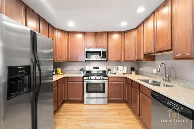 $360,000 | 1631 Pauline Circle, Mundelein, IL 60060