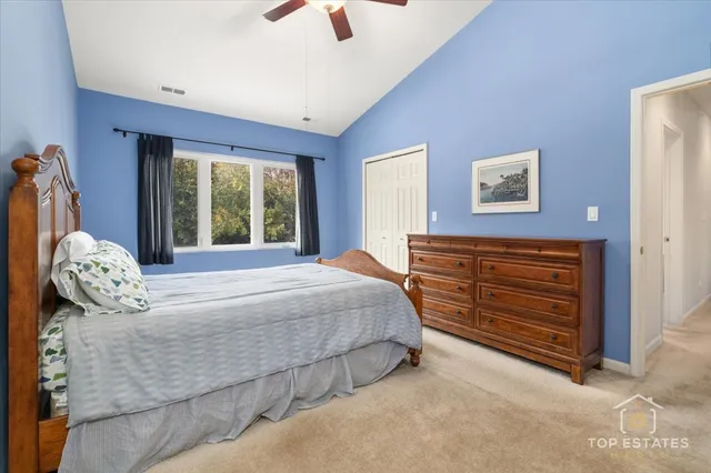 $360,000 | 1631 Pauline Circle, Mundelein, IL 60060