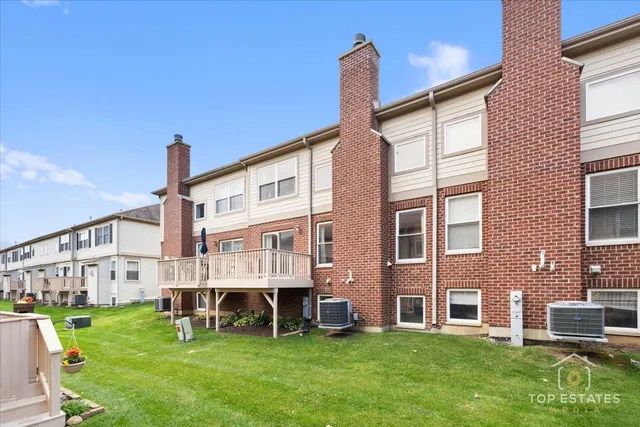 $360,000 | 1631 Pauline Circle, Mundelein, IL 60060