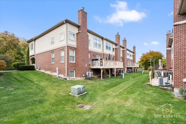 $360,000 | 1631 Pauline Circle, Mundelein, IL 60060