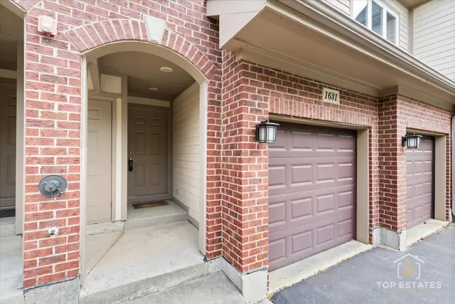 $360,000 | 1631 Pauline Circle, Mundelein, IL 60060