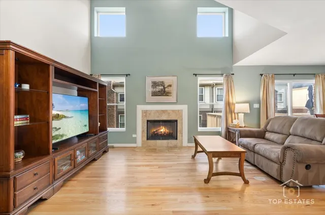 $360,000 | 1631 Pauline Circle, Mundelein, IL 60060