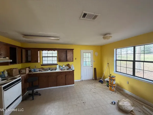 $69,900 | 1129 West 6th Street, Prentiss, MS 39474