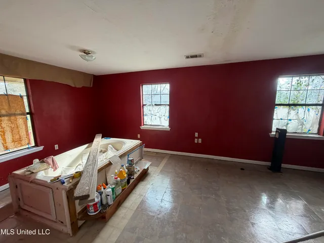 $69,900 | 1129 West 6th Street, Prentiss, MS 39474