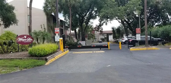 $1,195 | 3824 North Lake Drive, Unit 108, Tampa, FL 33614