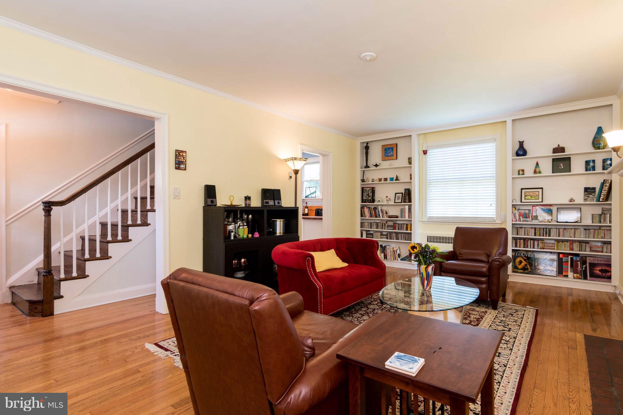 702 St Georges Road Baltimore, MD 21210 - Photo 3 of 21 Living Room
