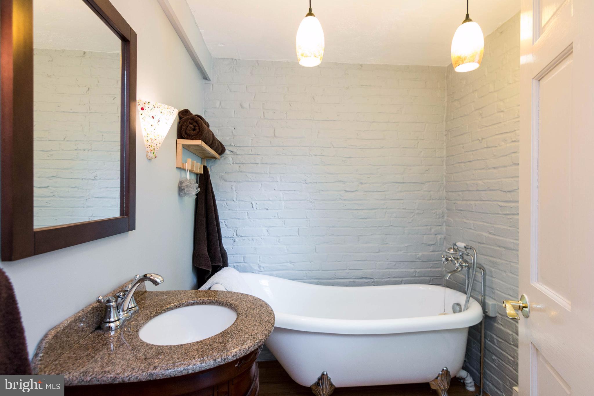 702 St Georges Road Baltimore, MD 21210 - Photo 10 of 21 Bath