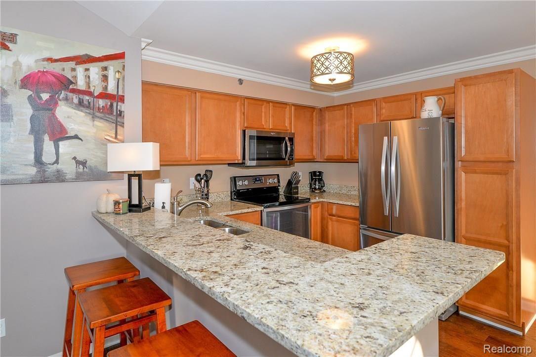 1642 Deepwood Circle Rochester, MI 48307 - Photo 11 of 35 Real Estate Images-49.jpg