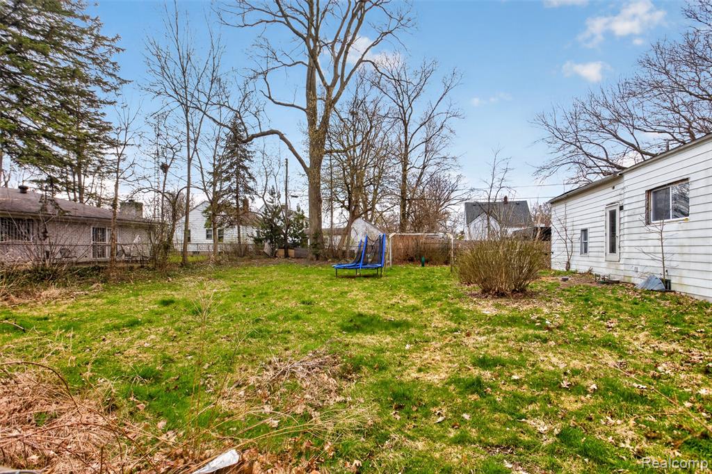 454 East Atherton Road Flint, MI 48507 - Photo 4 of 24
