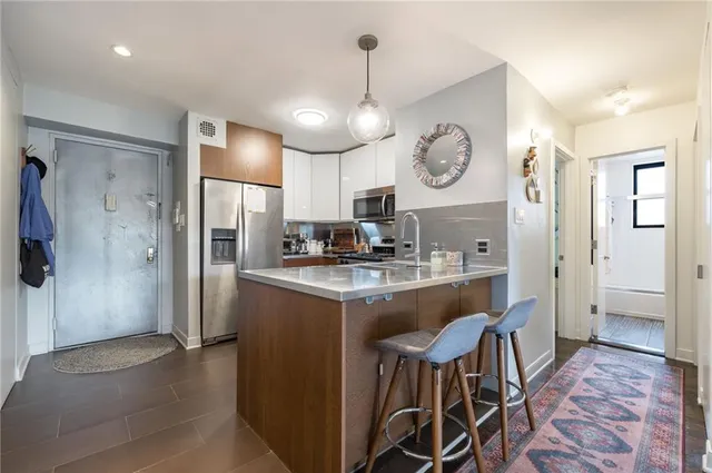 $650,000 | 515 East 7th Street, Unit 5H | Kensington