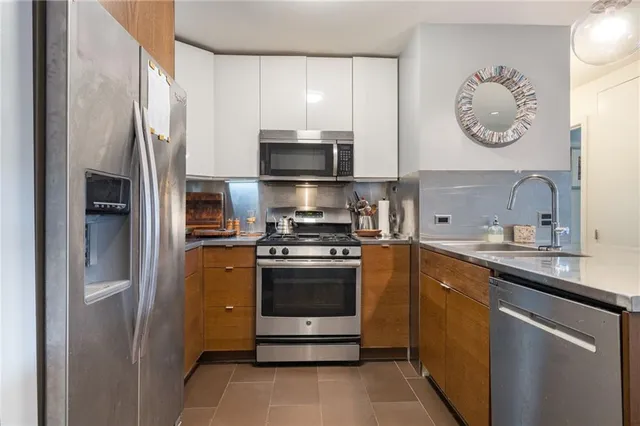 $650,000 | 515 East 7th Street, Unit 5H | Kensington