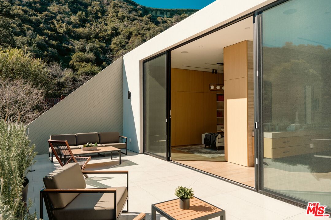 1508 Roscomare Road Los Angeles, CA 90077 - Photo 20 of 29