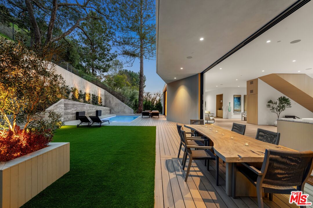 1508 Roscomare Road Los Angeles, CA 90077 - Photo 27 of 29