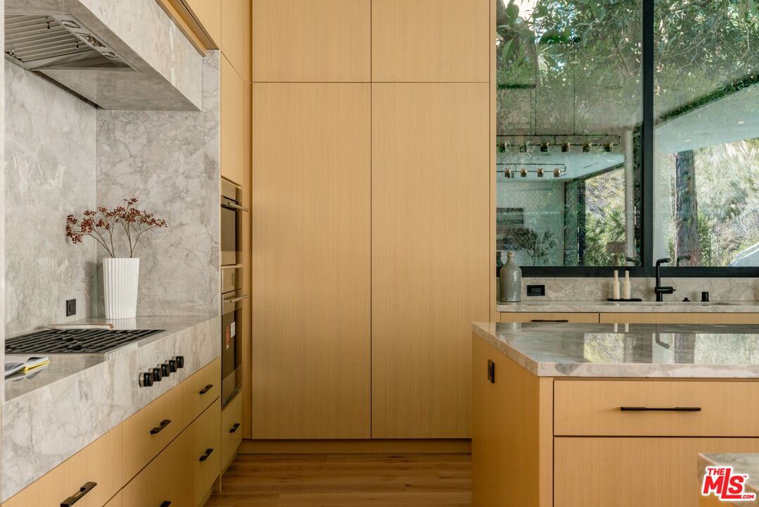 1508 Roscomare Road Los Angeles, CA 90077 - Photo 9 of 29