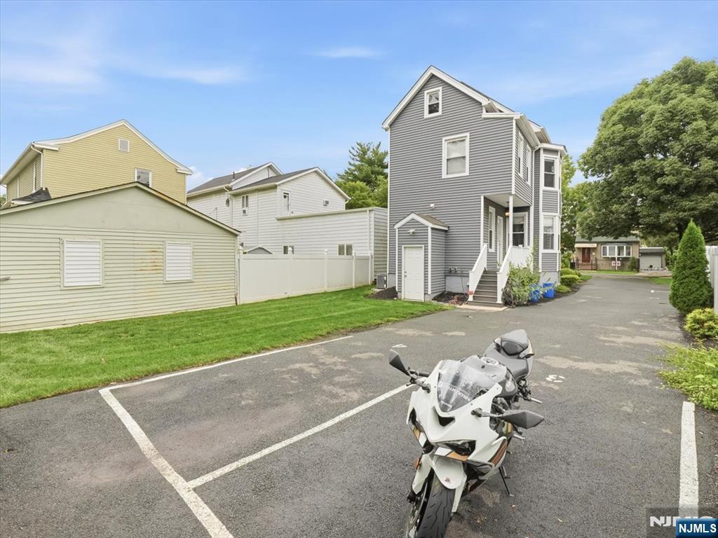 44 Clinton Street Bloomfield, NJ 07003 - Photo 37 of 41 Gallery Image 37