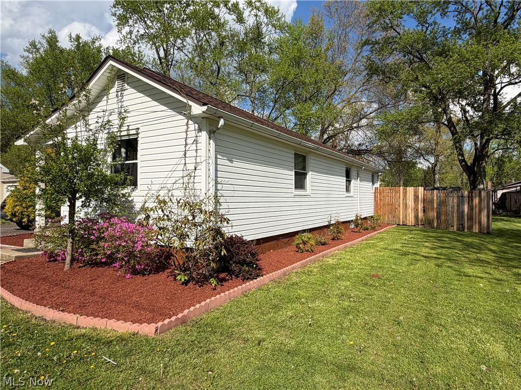 324 Bechtel Road Leavittsburg, OH 44430 - Photo 2 of 13 Gallery Image 2