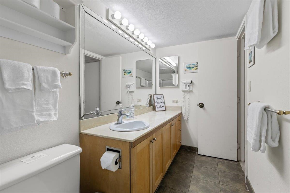 2695 South Kihei Road, Unit 4301 Kihei, HI 96753 - Photo 16 of 45 a bathroom with a double vanity sink a toilet and a mirror