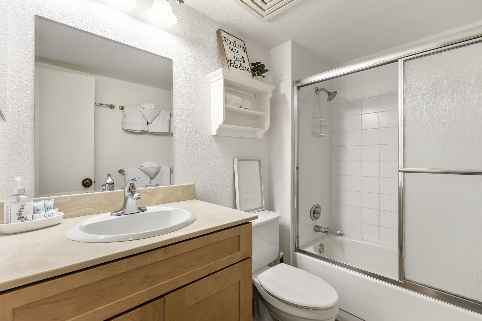 2695 South Kihei Road, Unit 4301 Kihei, HI 96753 - Photo 26 of 45 a bathroom with a sink toilet and shower