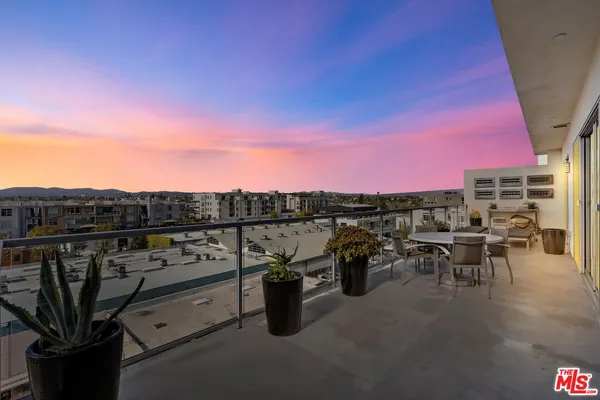a building view with outdoor space