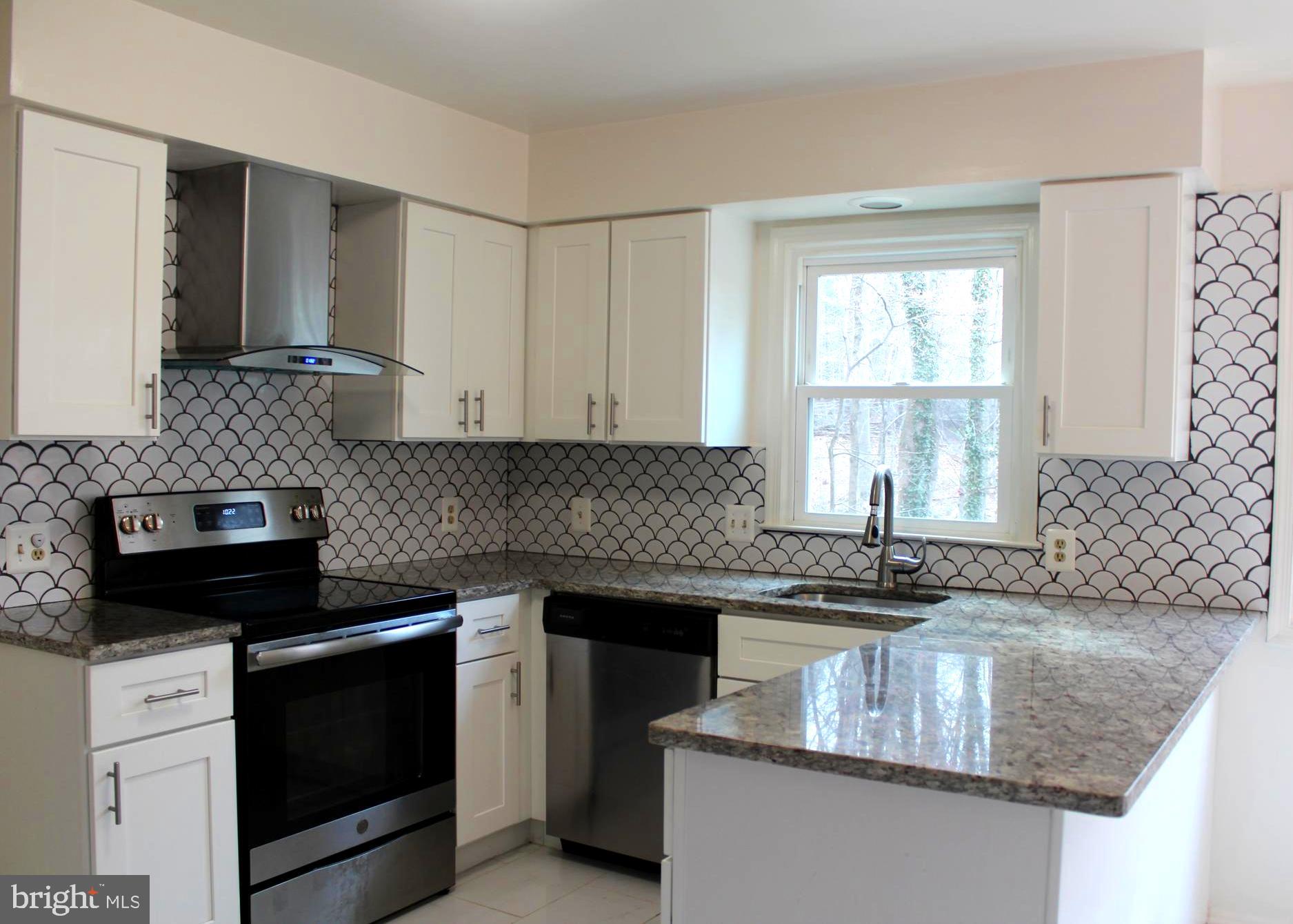 7212 Joshua Tree Lane Springfield, VA 22152 - Photo 3 of 30 Gallery Image 3