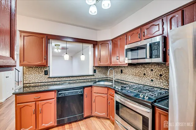 $3,200 | 6 Tulip Court, Edison, NJ 08820