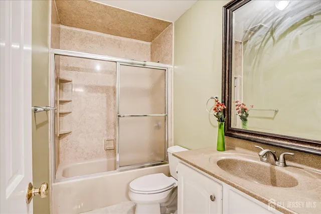 $3,200 | 6 Tulip Court, Edison, NJ 08820