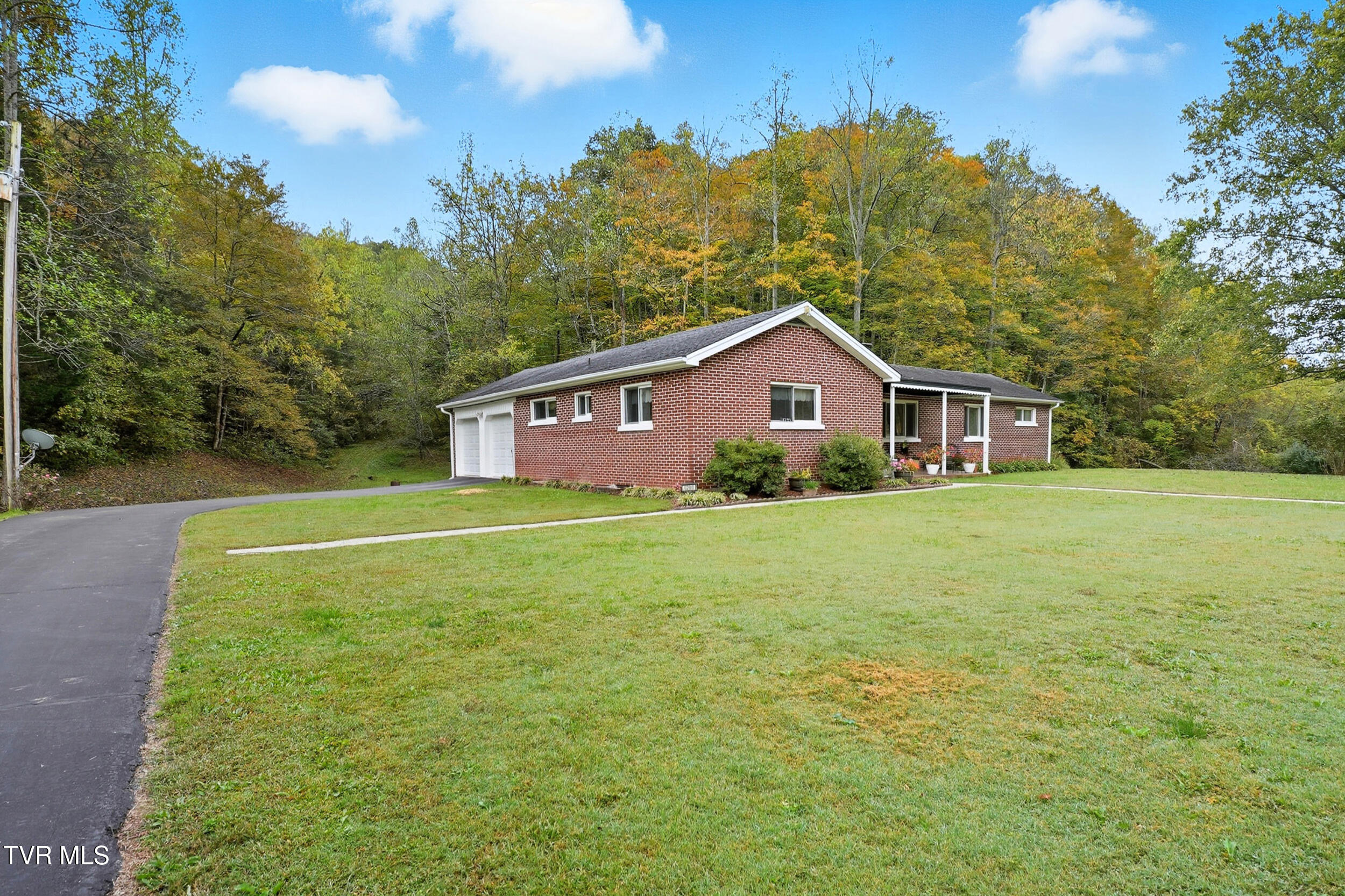 4299 Fairview Road Duffield, VA 24244 - Photo 4 of 45 4_dsc07035