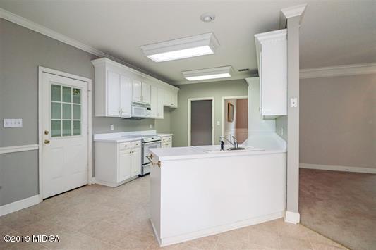 105 Wilton Circle Perry, GA 31069 - Photo 10 of 35 a utility room with cabinets washer and dryer