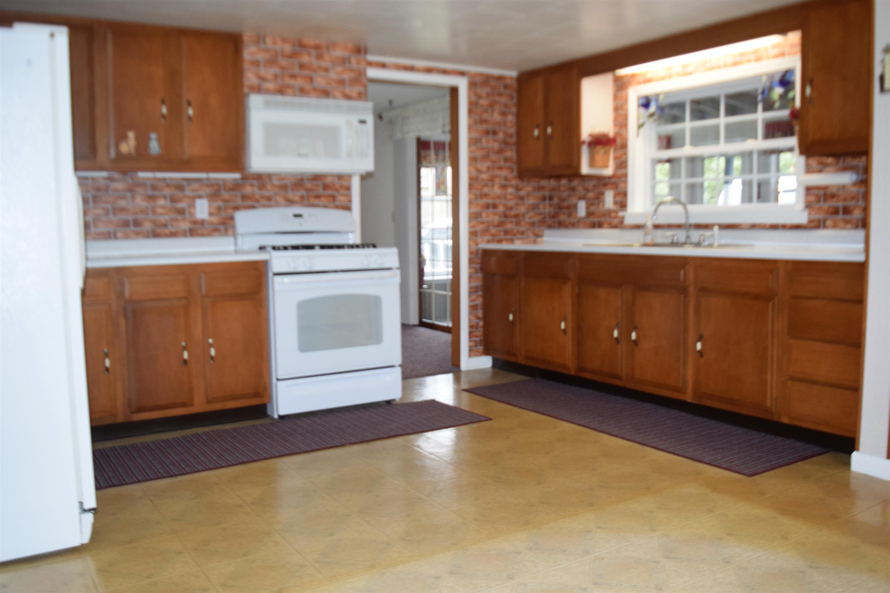 6200 Lake Montcalm Road Northeast Edmore, MI 48829 - Photo 18 of 41 1899209-17.JPG