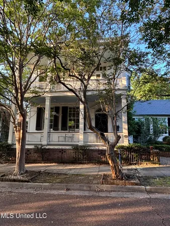 $685,000 | 705 Washington Street, Natchez, MS 39120