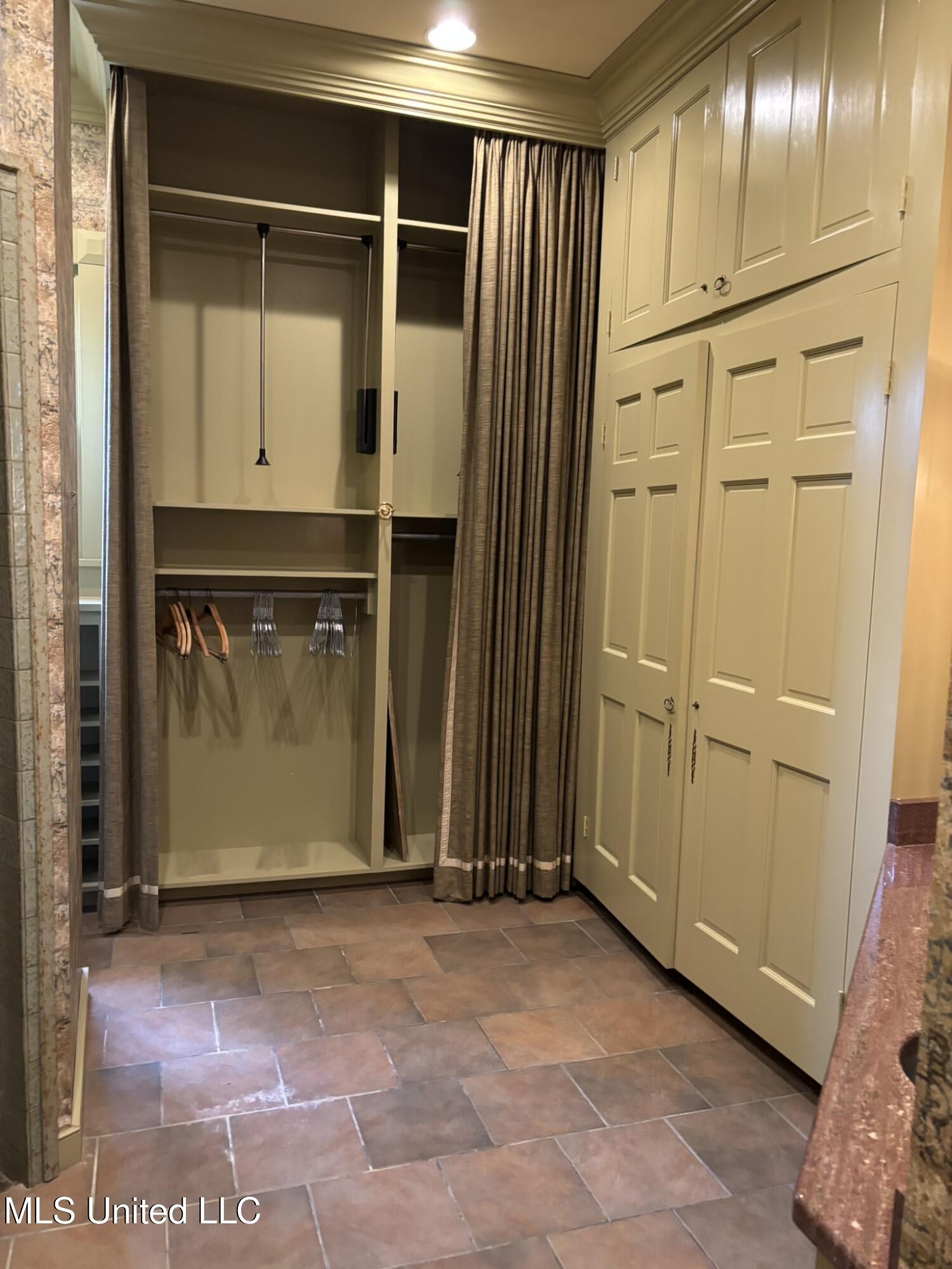 705 Washington Street Natchez, MS 39120 - Photo 11 of 57 IMG_1800