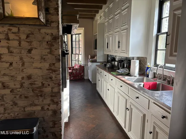 $685,000 | 705 Washington Street, Natchez, MS 39120