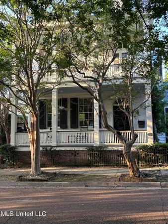 $685,000 | 705 Washington Street, Natchez, MS 39120