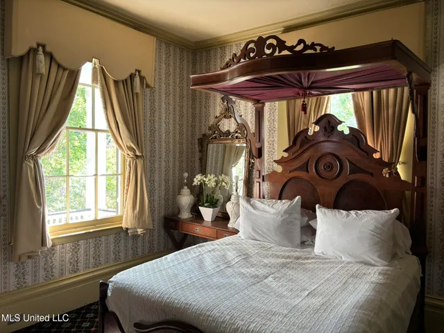 $685,000 | 705 Washington Street, Natchez, MS 39120